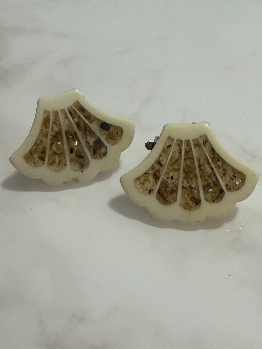 Vintage Confetti Lucite Style Fan Clip-On Earrings Cream Unmarked